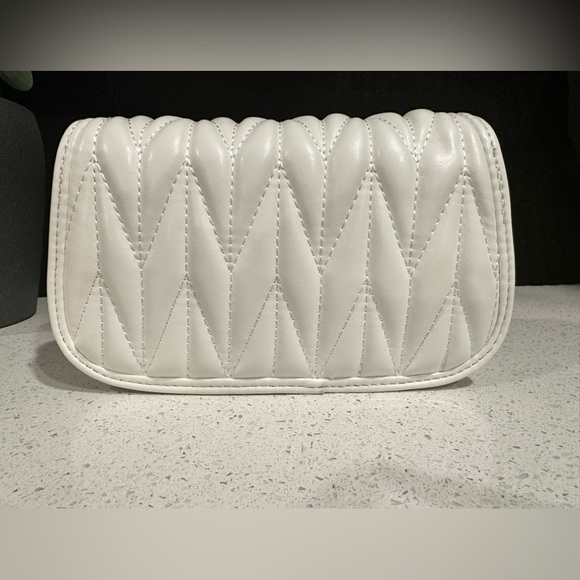 NWOT-All White Premium Faux Leather Quilted Fashion w/ Rhinestones Cross… - Picture 3 of 9